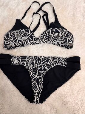 lululemon athletica Black & White Leaf-Print Bikini Set